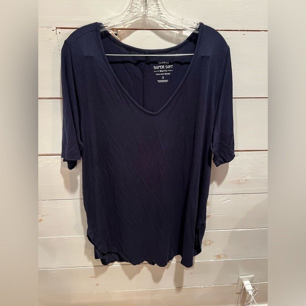 Torrid Super Soft Knits Navy Women's Tunic Top, size 3, EUC, v-neck, summer